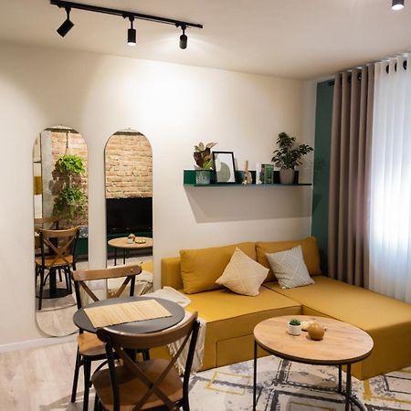 Three Doors Apartments, Kiwi 1+1 Apartment تيرانا المظهر الخارجي الصورة