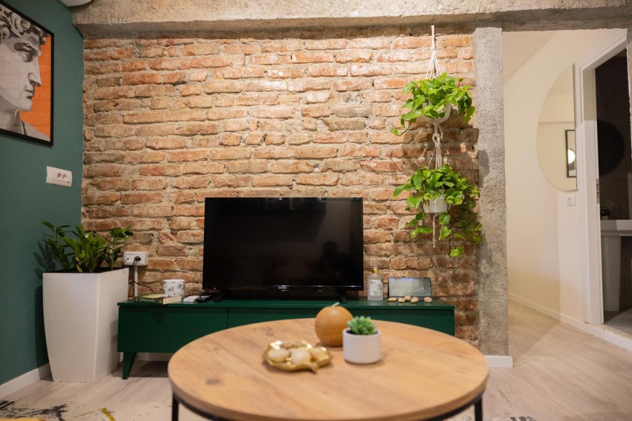Three Doors Apartments, Kiwi 1+1 Apartment تيرانا المظهر الخارجي الصورة